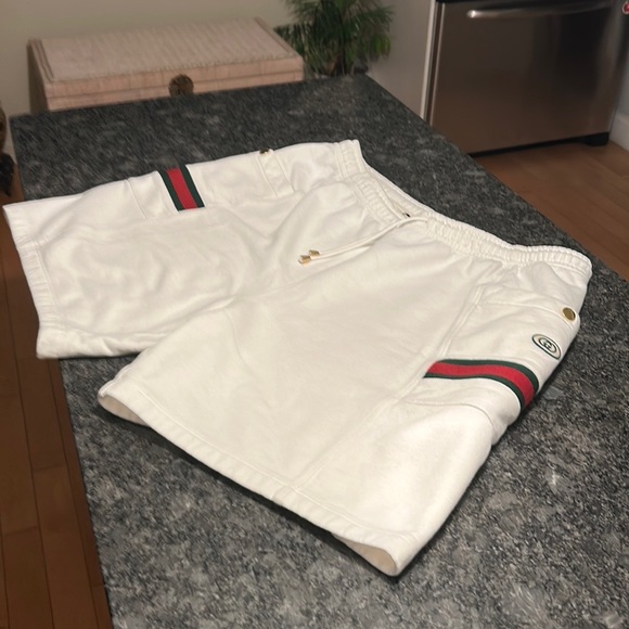 🦁 Gucci Interlocking G Web Embossed Jogger Shorts - Picture 4 of 14